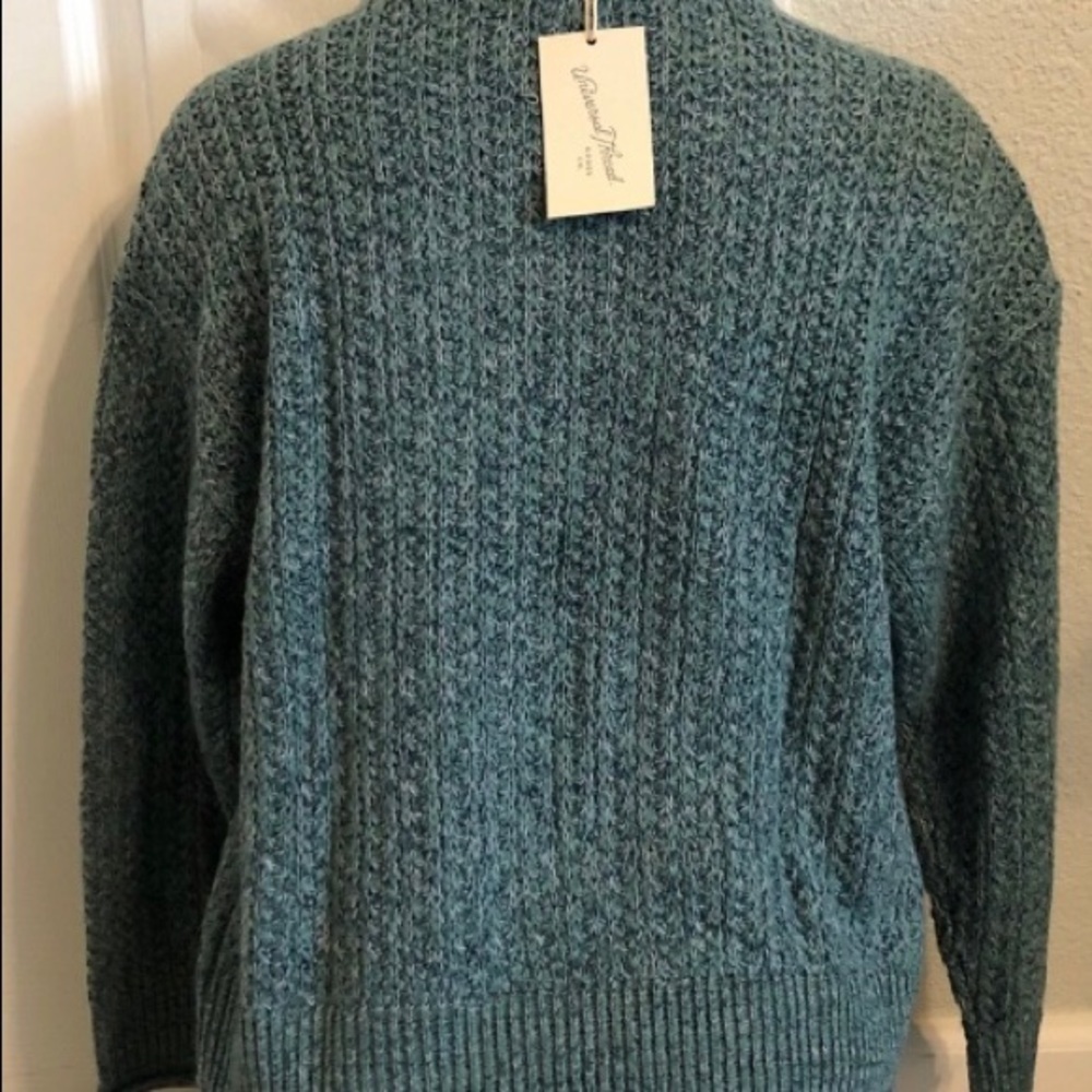 Universal Tread/ NWT/ Cropped Sweater /XS - Picture 6 of 10